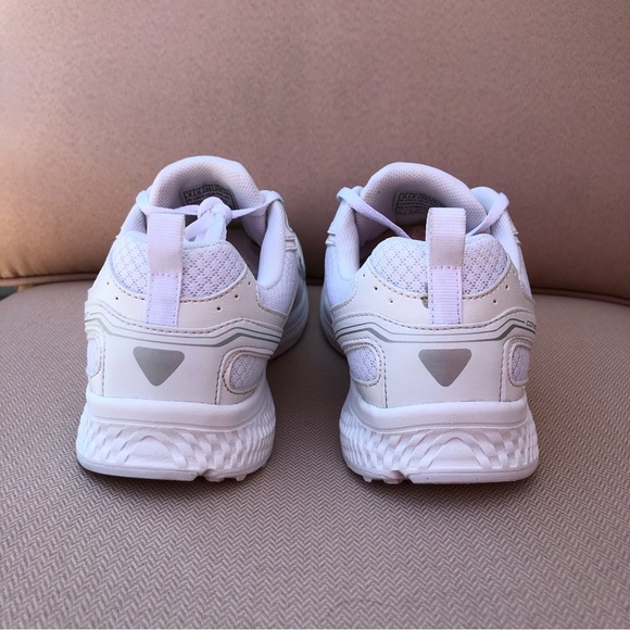 SKECHERS Women's GOrun Consistent White Leather Mesh Ultralight Running Shoes 9 - Picture 9 of 16